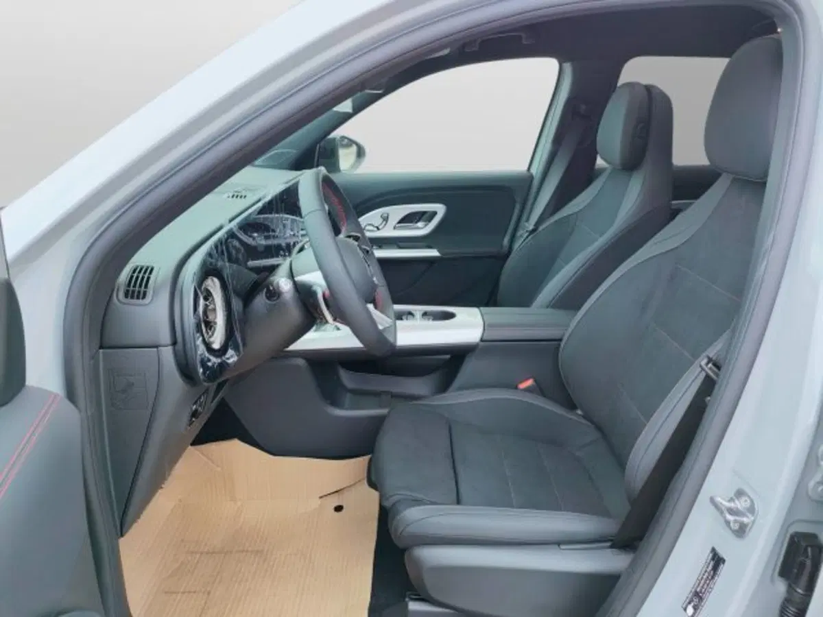 Mercedes-Benz GLB nuova a Teramo (8)
