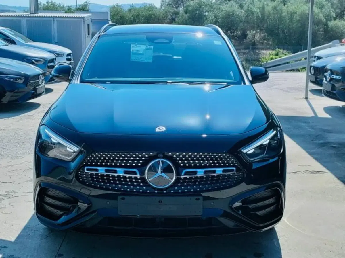 Mercedes-Benz GLA SUV nuova a Teramo (2)