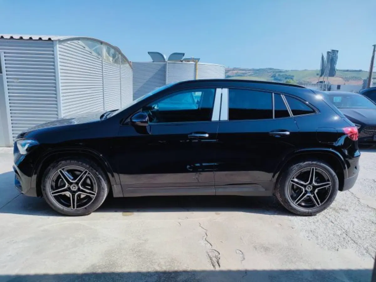 Mercedes-Benz GLA SUV nuova a Teramo (3)