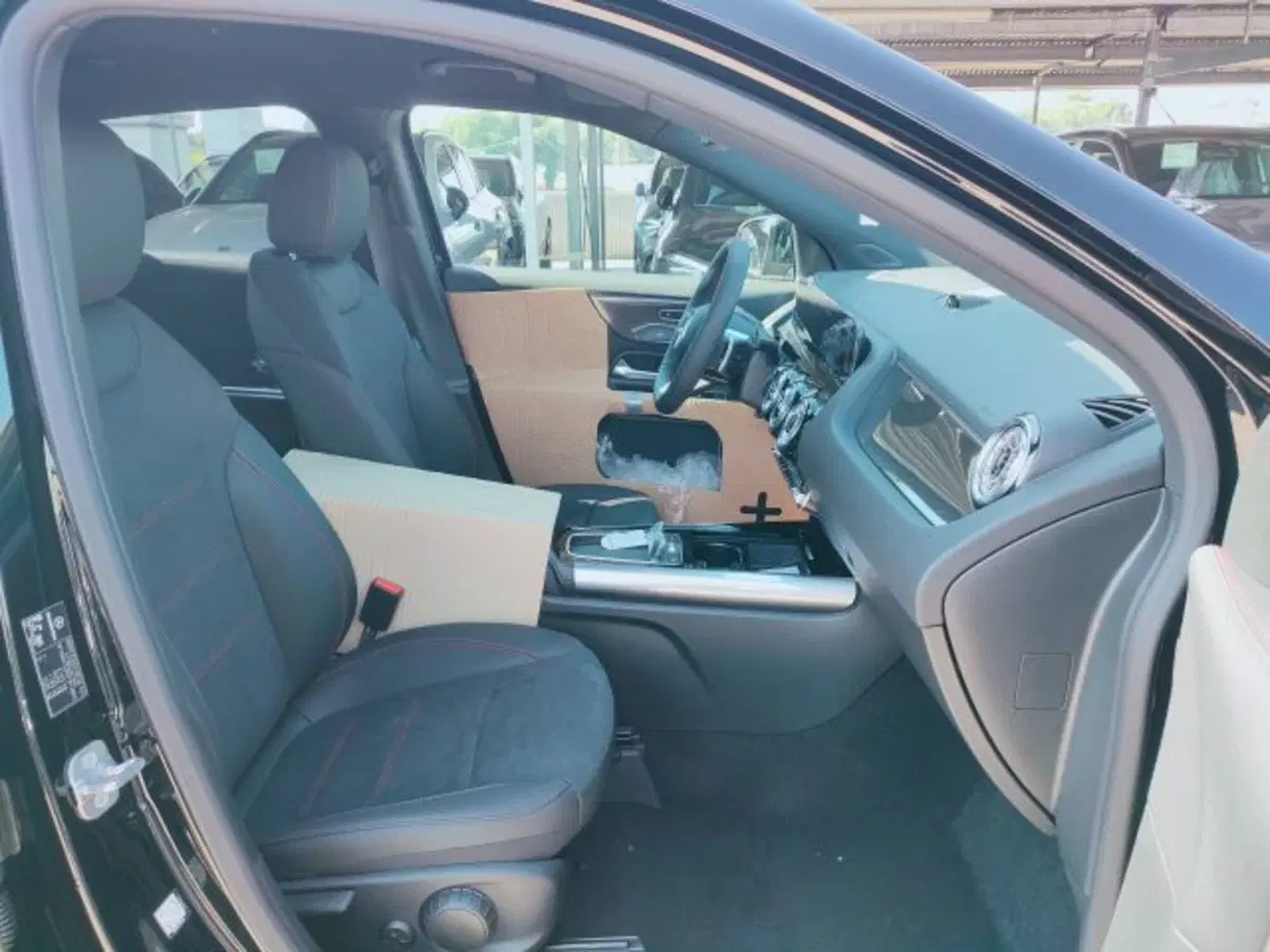 Mercedes-Benz GLA SUV nuova a Teramo (9)