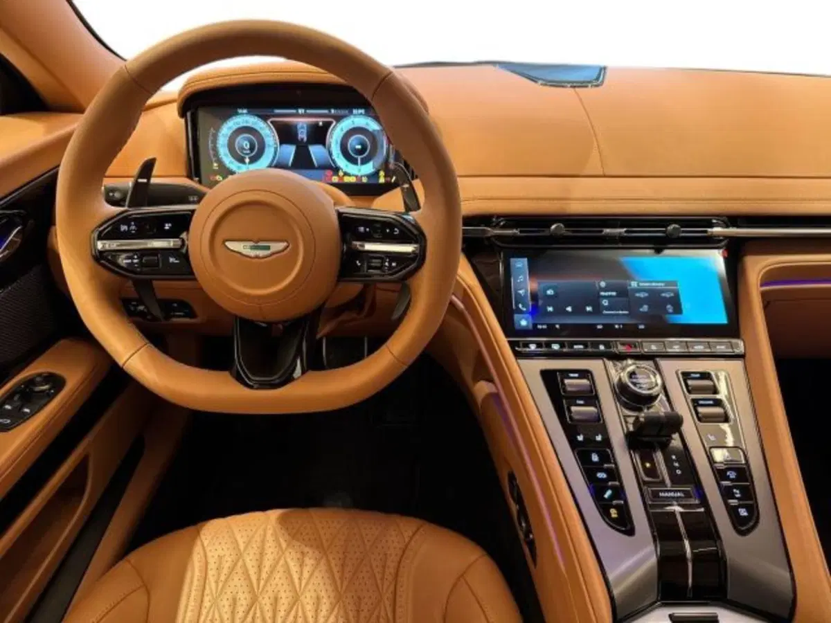 Aston Martin DB12 usata a Bologna (12)