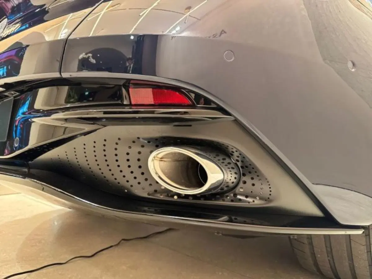 Aston Martin DB12 usata a Bologna (19)