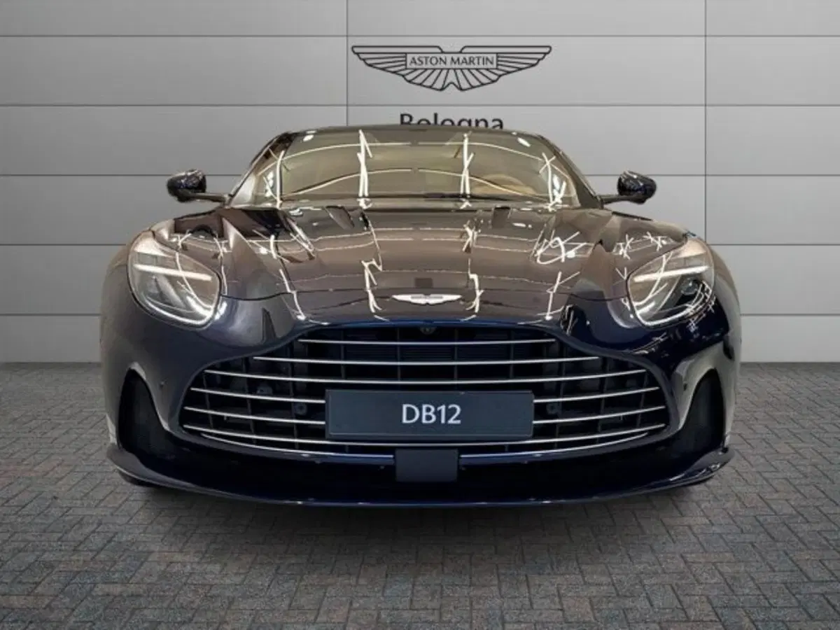 Aston Martin DB12 usata a Bologna (2)