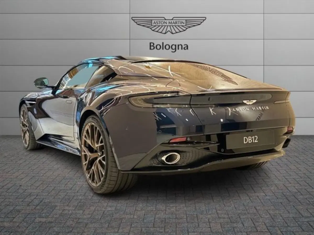 Aston Martin DB12 usata a Bologna (3)