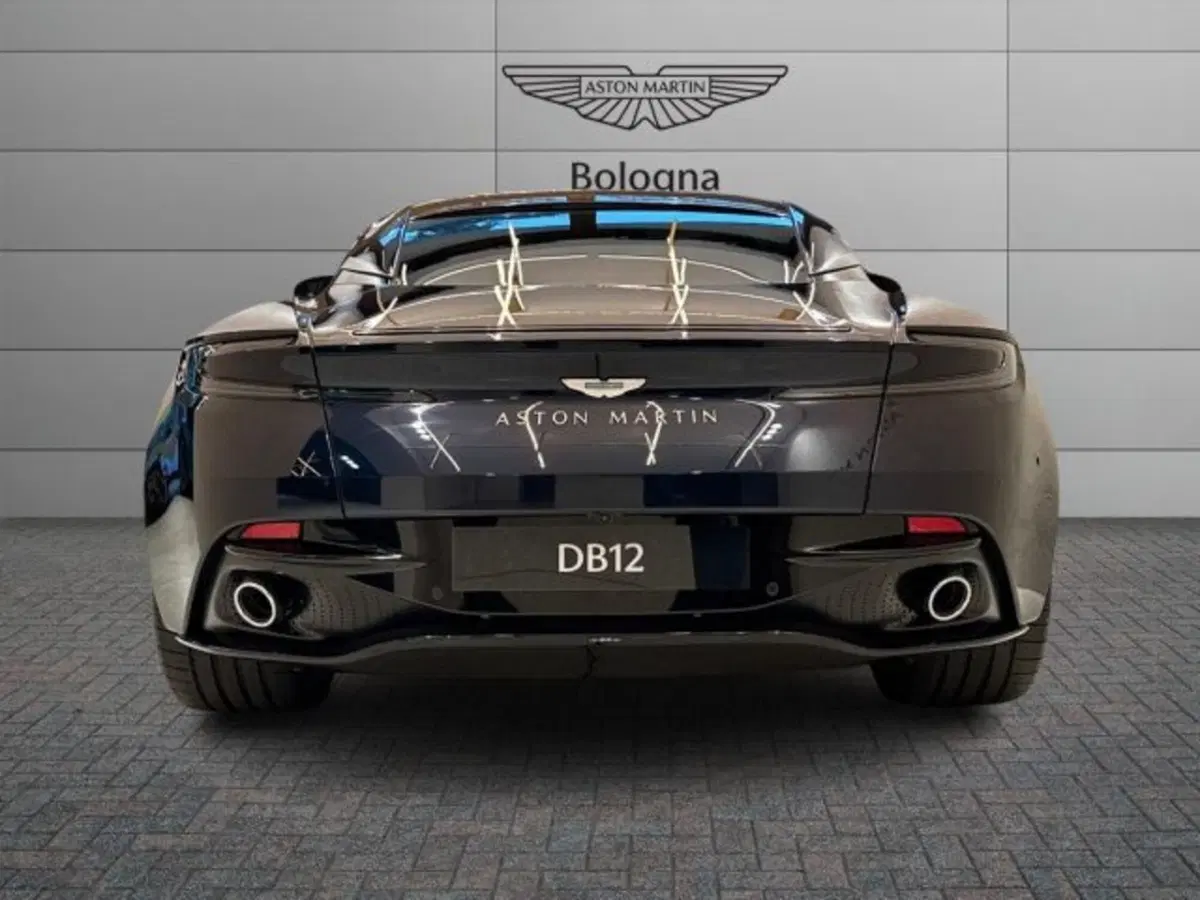 Aston Martin DB12 usata a Bologna (4)