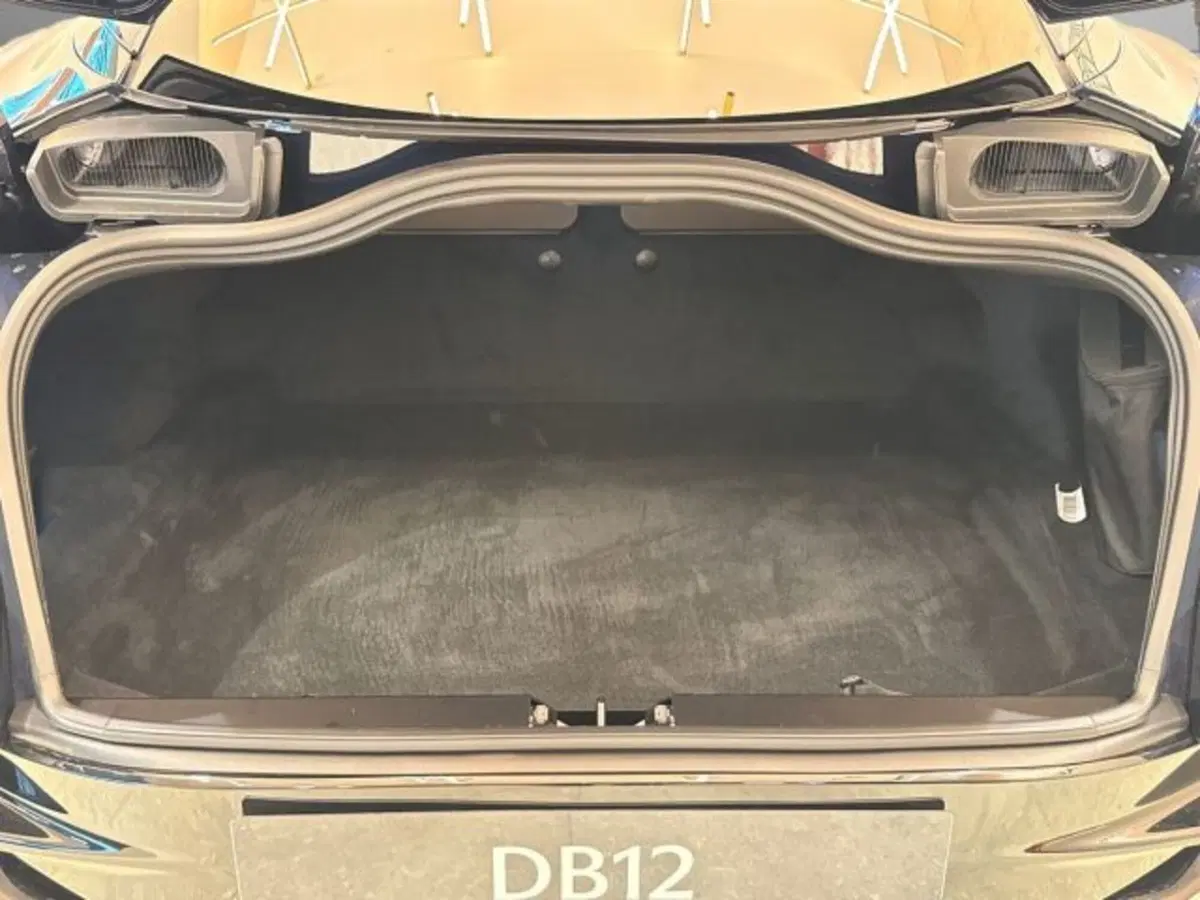 Aston Martin DB12 usata a Bologna (5)