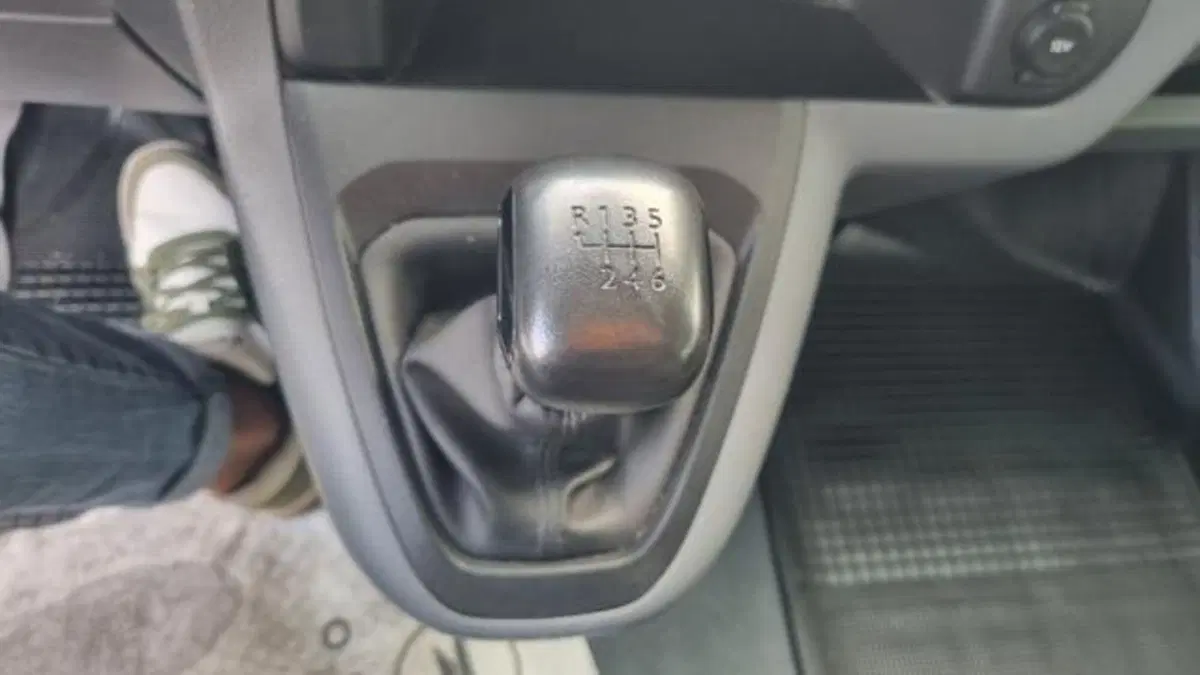 Opel Vivaro Furgone usata a Savona (8)
