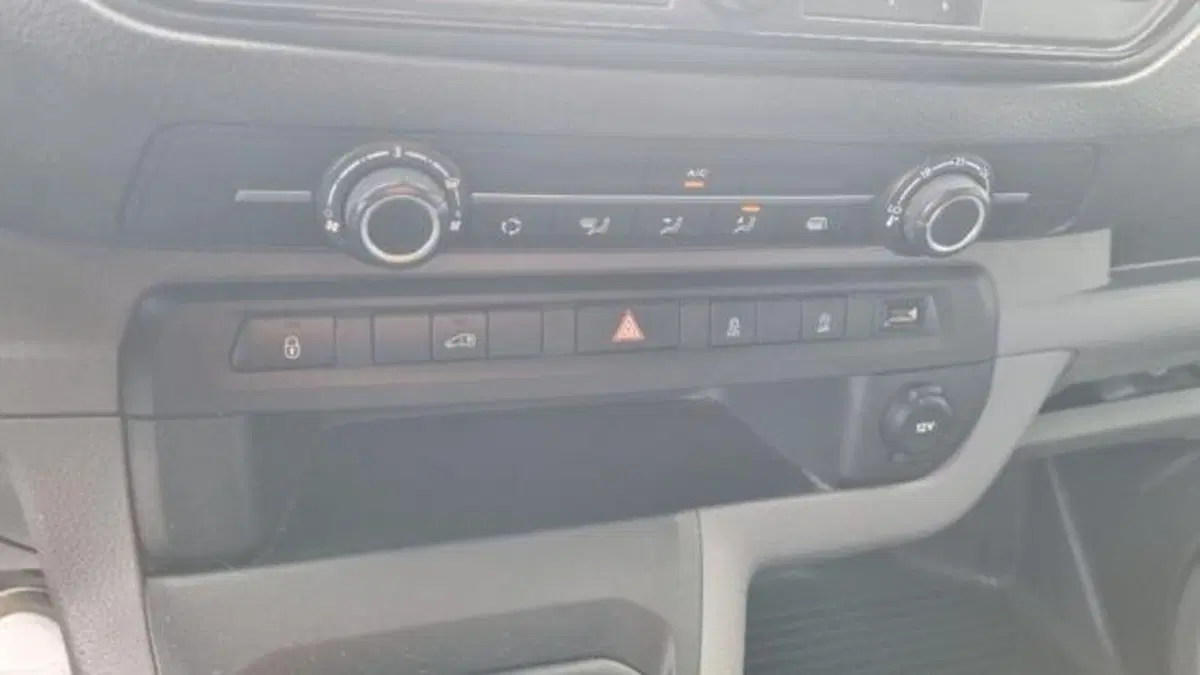 Opel Vivaro Furgone usata a Savona (9)