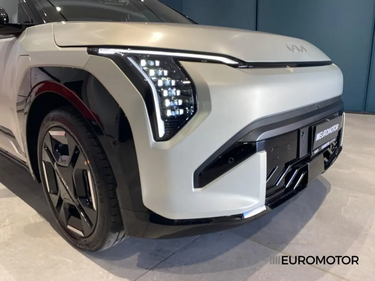 Kia EV3 nuova a Bari (4)
