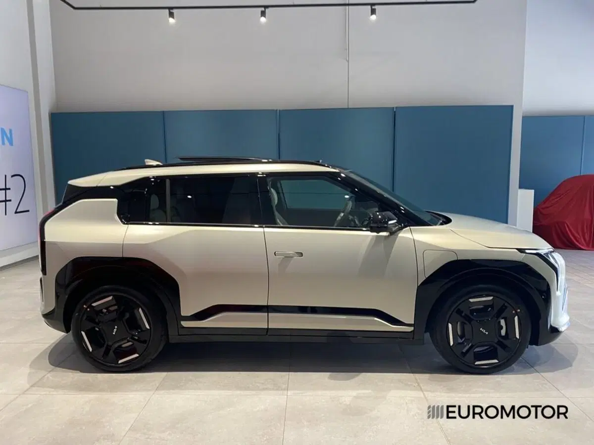 Kia EV3 nuova a Bari (5)