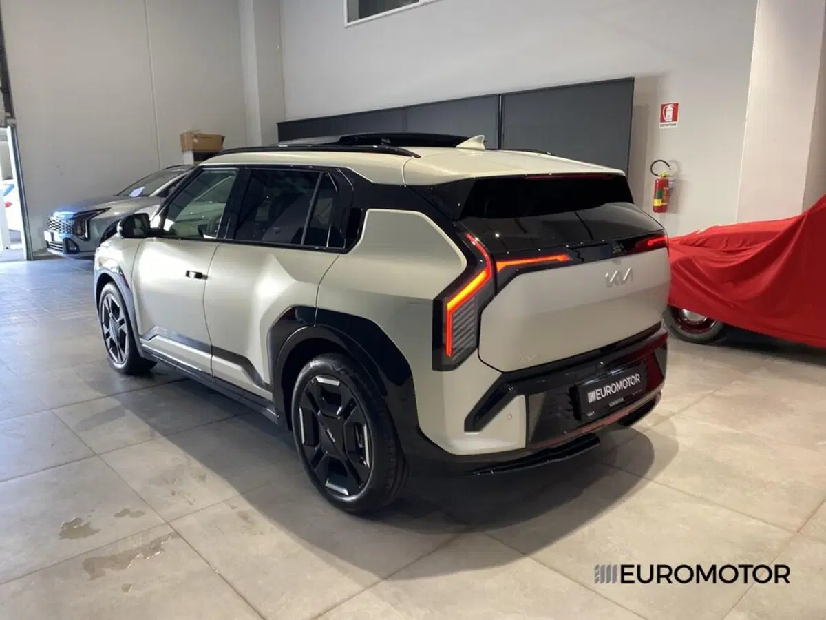 Kia EV3 nuova a Bari (8)