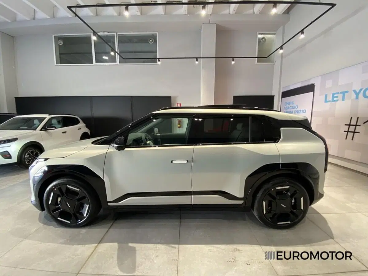 Kia EV3 nuova a Bari (9)