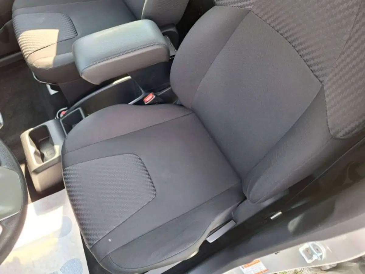 Mahindra KUV100 usata a Como (11)