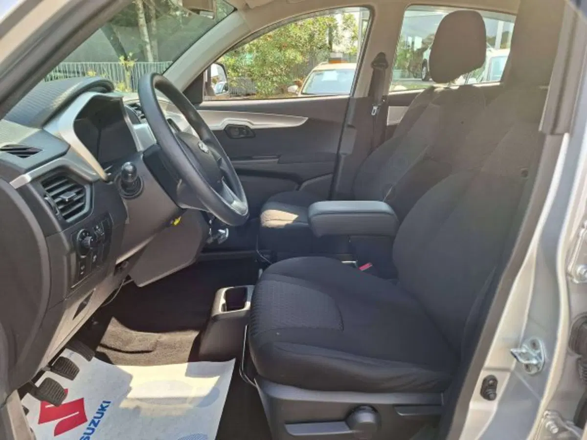 Mahindra KUV100 usata a Como (5)