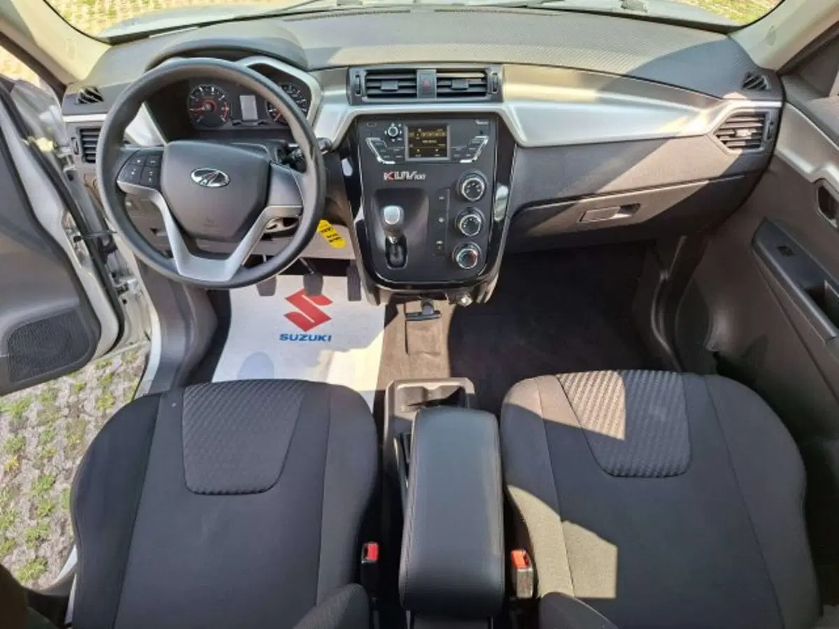 Mahindra KUV100 usata a Como (7)