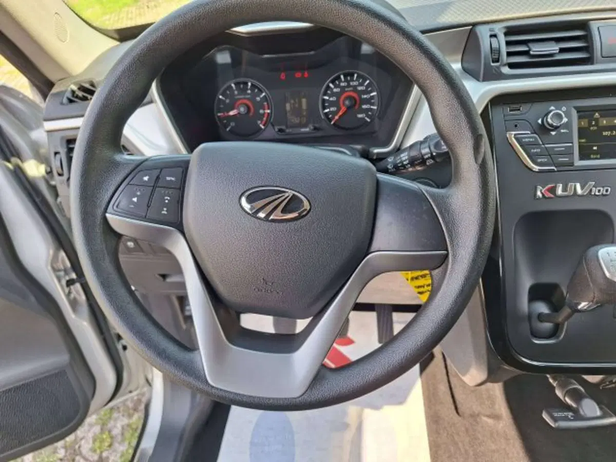 Mahindra KUV100 usata a Como (8)