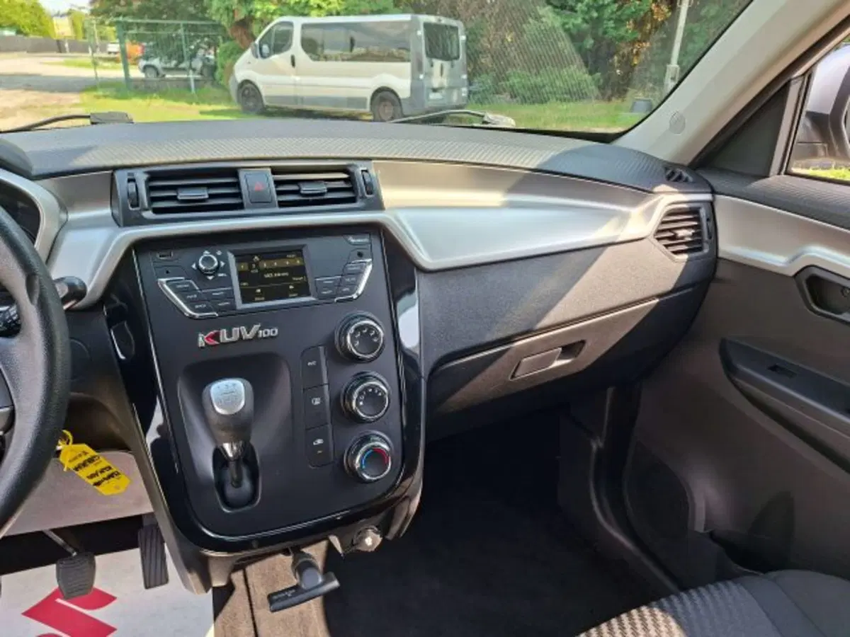 Mahindra KUV100 usata a Como (9)