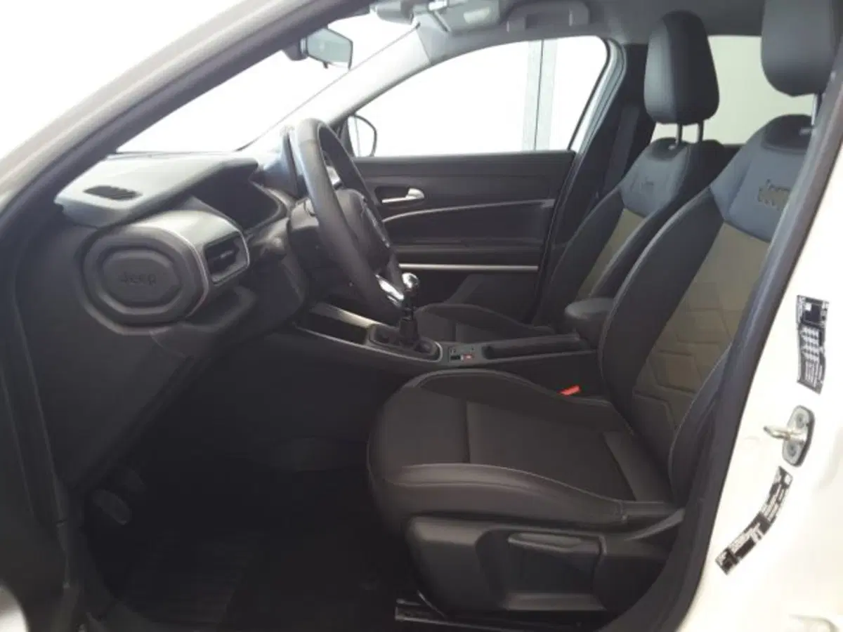 Jeep Avenger nuova a Firenze (5)