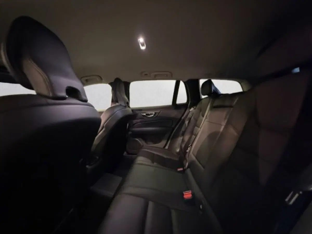 Volvo V60 usata a Udine (9)