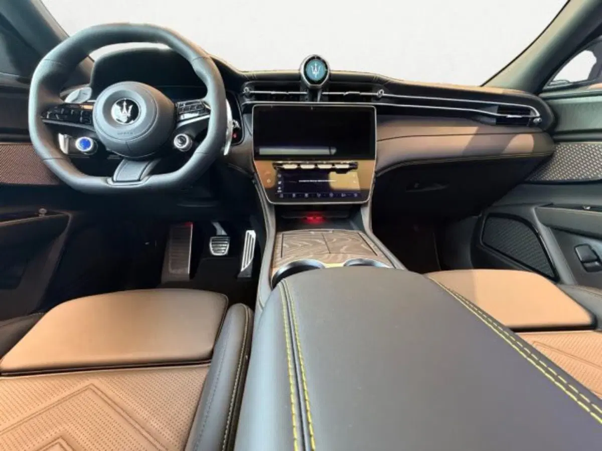Maserati Grecale nuova a Udine (10)