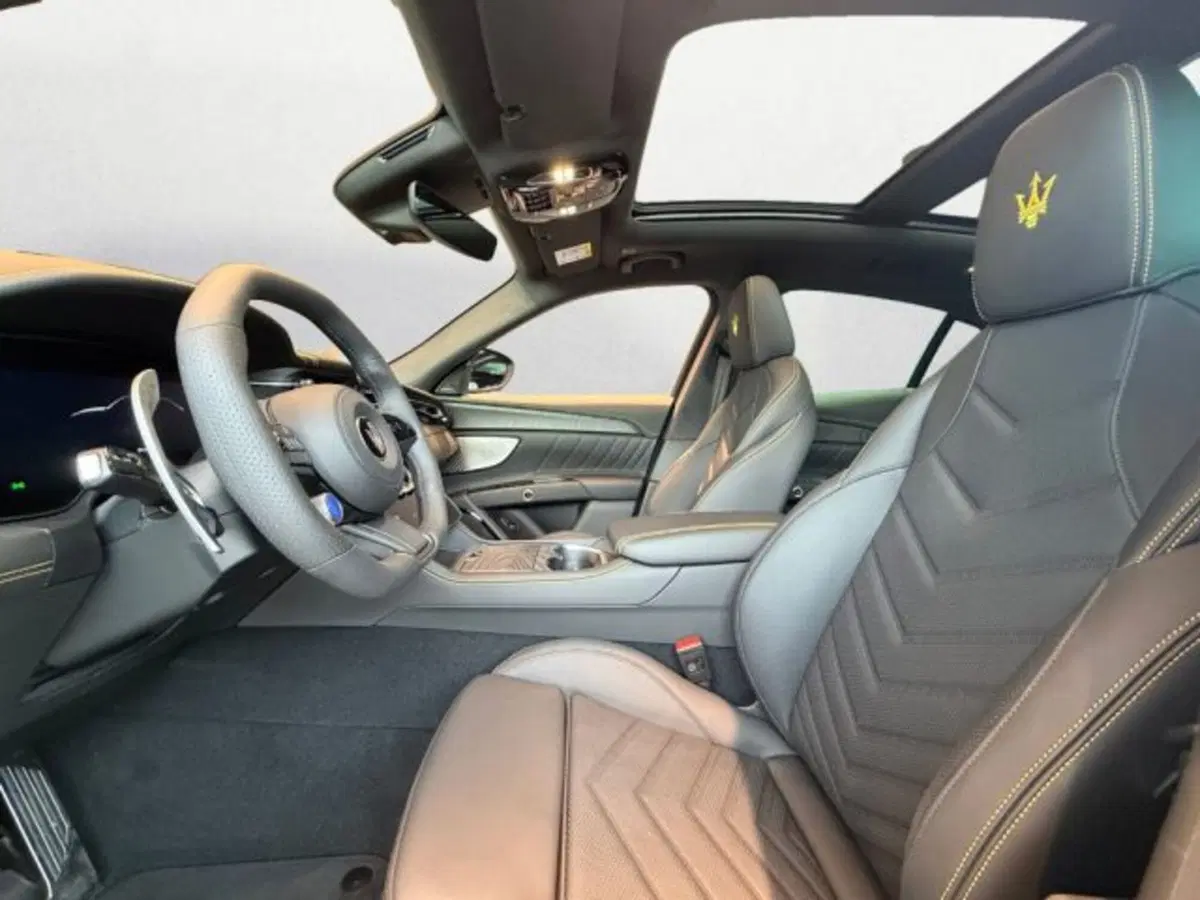 Maserati Grecale nuova a Udine (7)