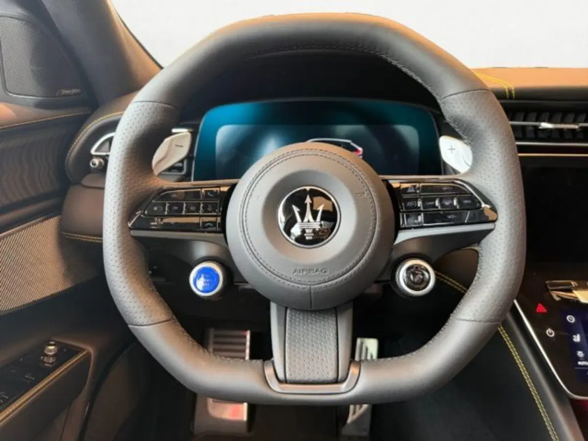 Maserati Grecale nuova a Udine (9)