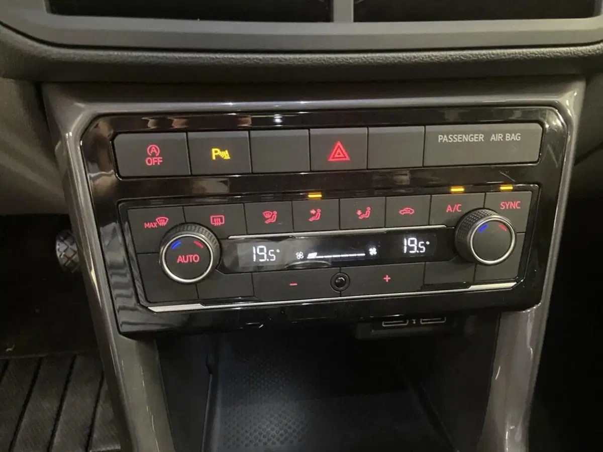 Volkswagen T-Cross usata a Torino (11)