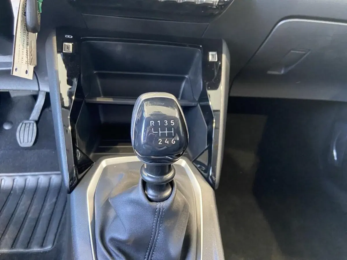 Peugeot 208 nuova a Torino (12)