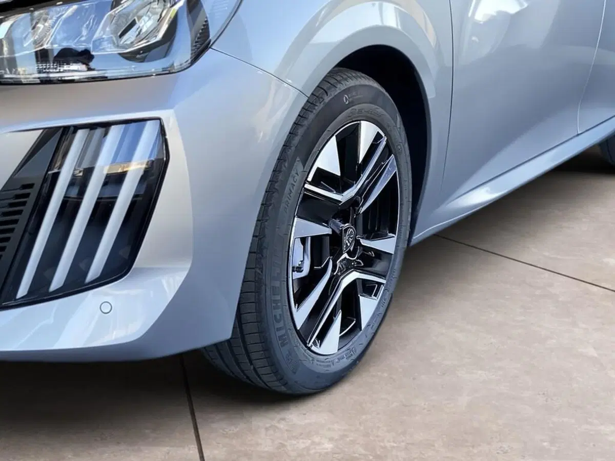 Peugeot 208 nuova a Torino (15)