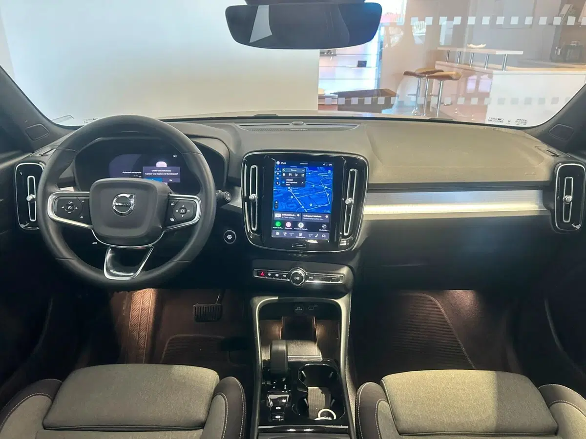 Volvo XC40 usata a Napoli (4)