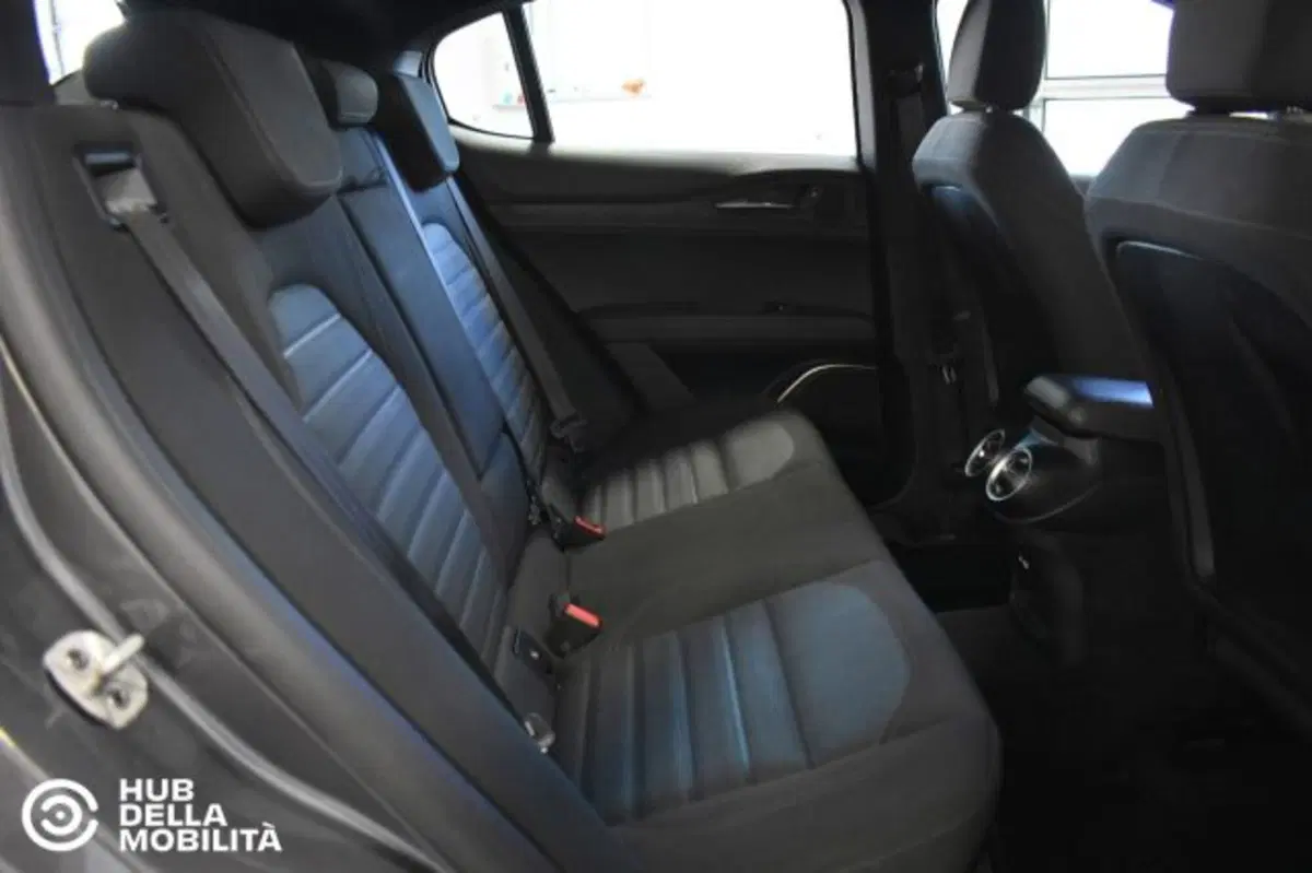 Alfa Romeo Stelvio usata a Perugia (19)
