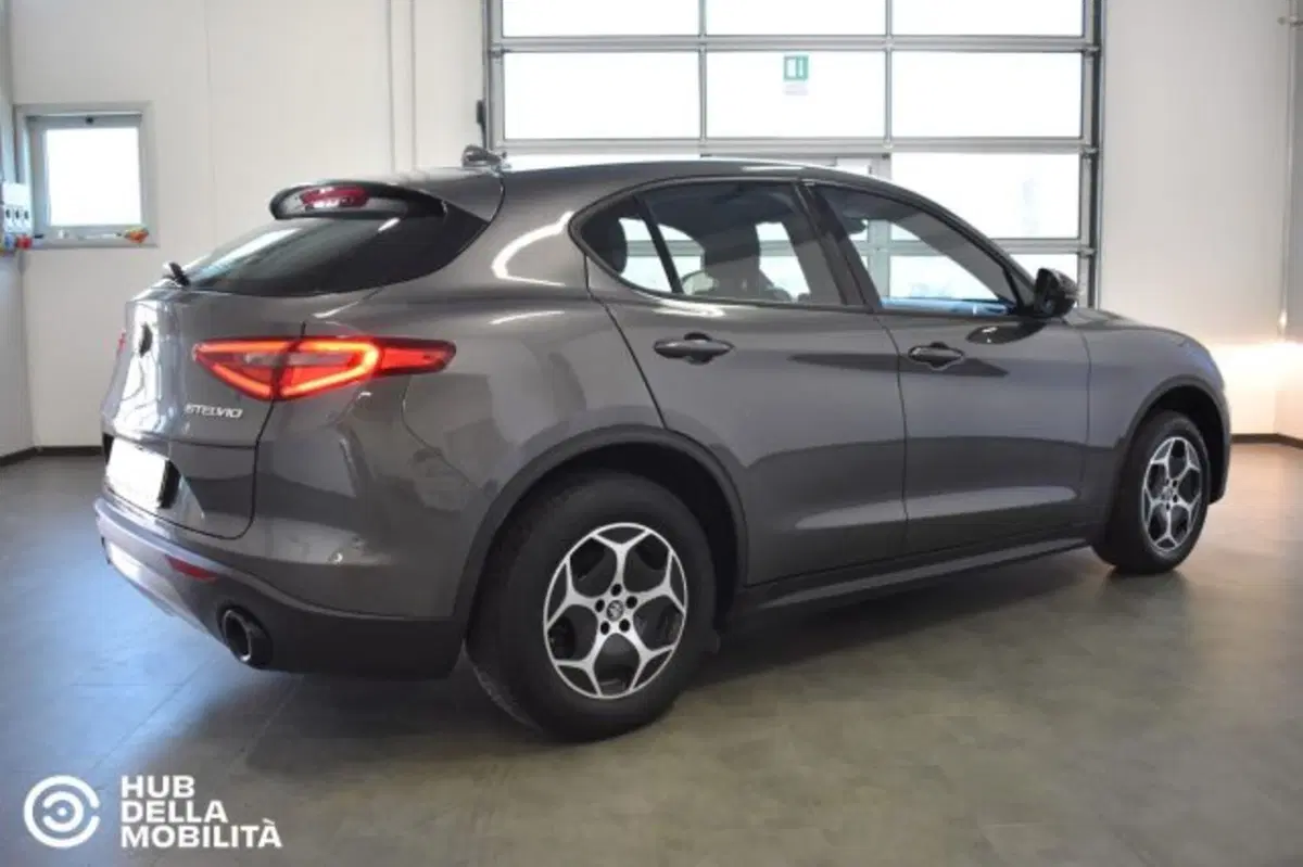 Alfa Romeo Stelvio usata a Perugia (4)