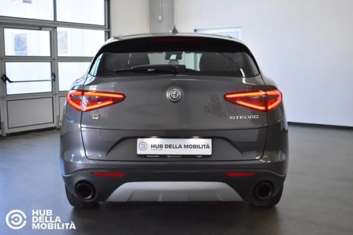 Alfa Romeo Stelvio usata a Perugia (5)