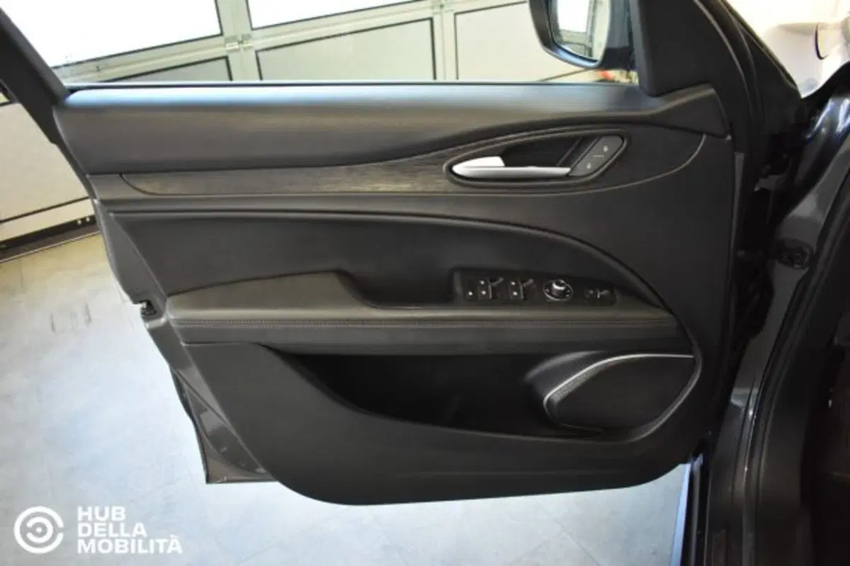 Alfa Romeo Stelvio usata a Perugia (7)