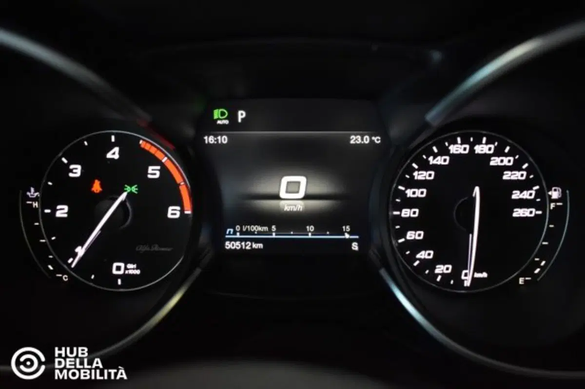 Alfa Romeo Stelvio usata a Perugia (8)