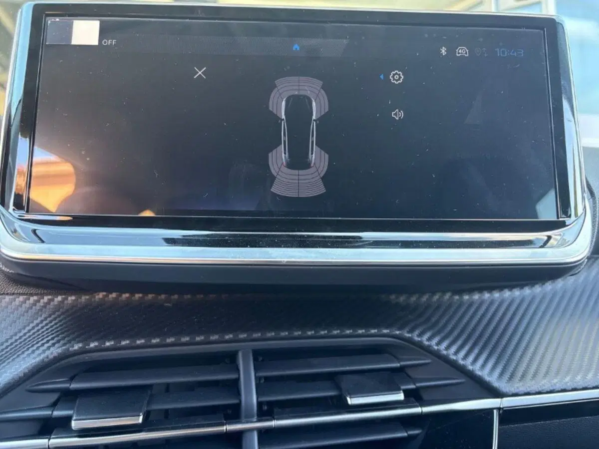 Peugeot 208 nuova a Lecco (10)
