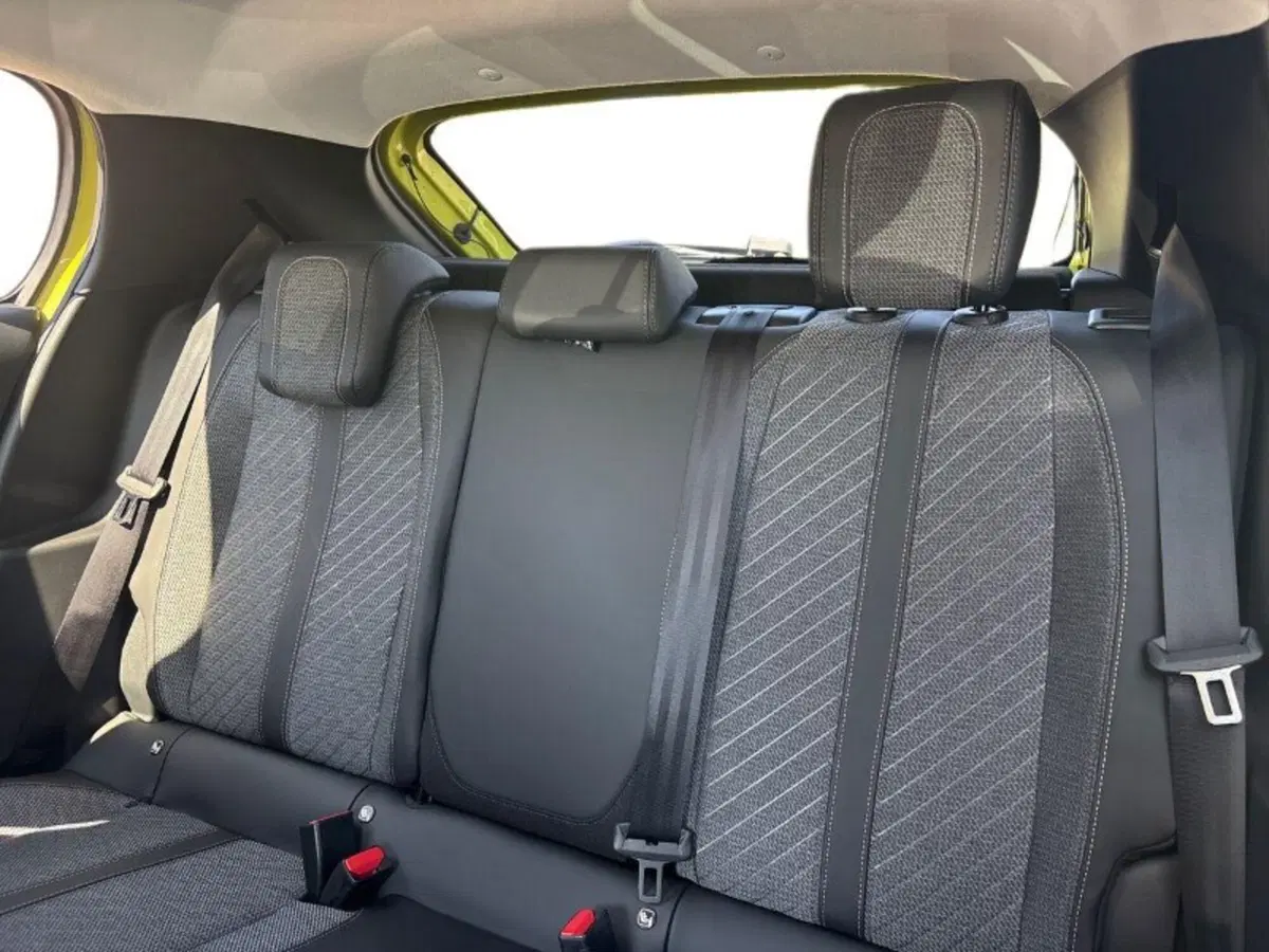 Peugeot 208 nuova a Lecco (12)