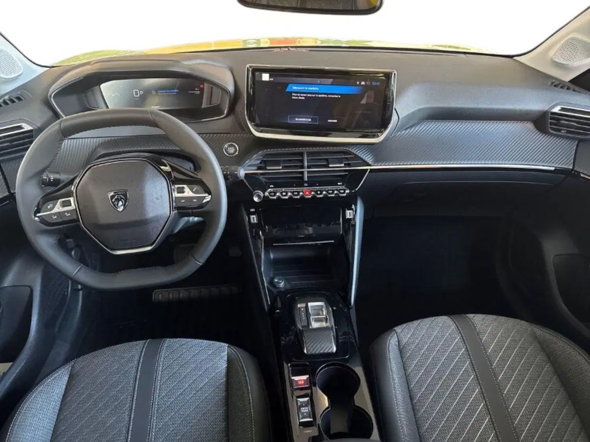Peugeot 208 nuova a Lecco (9)