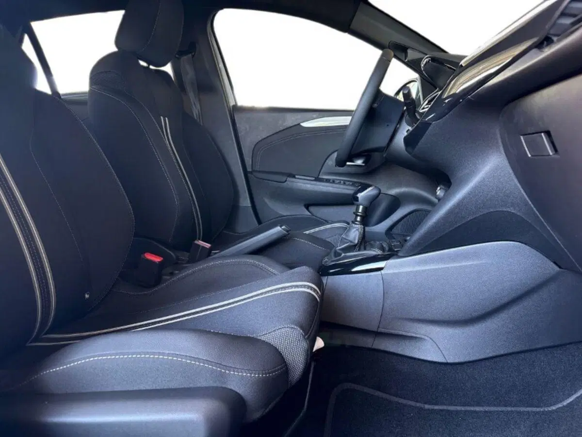 Opel Corsa nuova a Lecco (11)