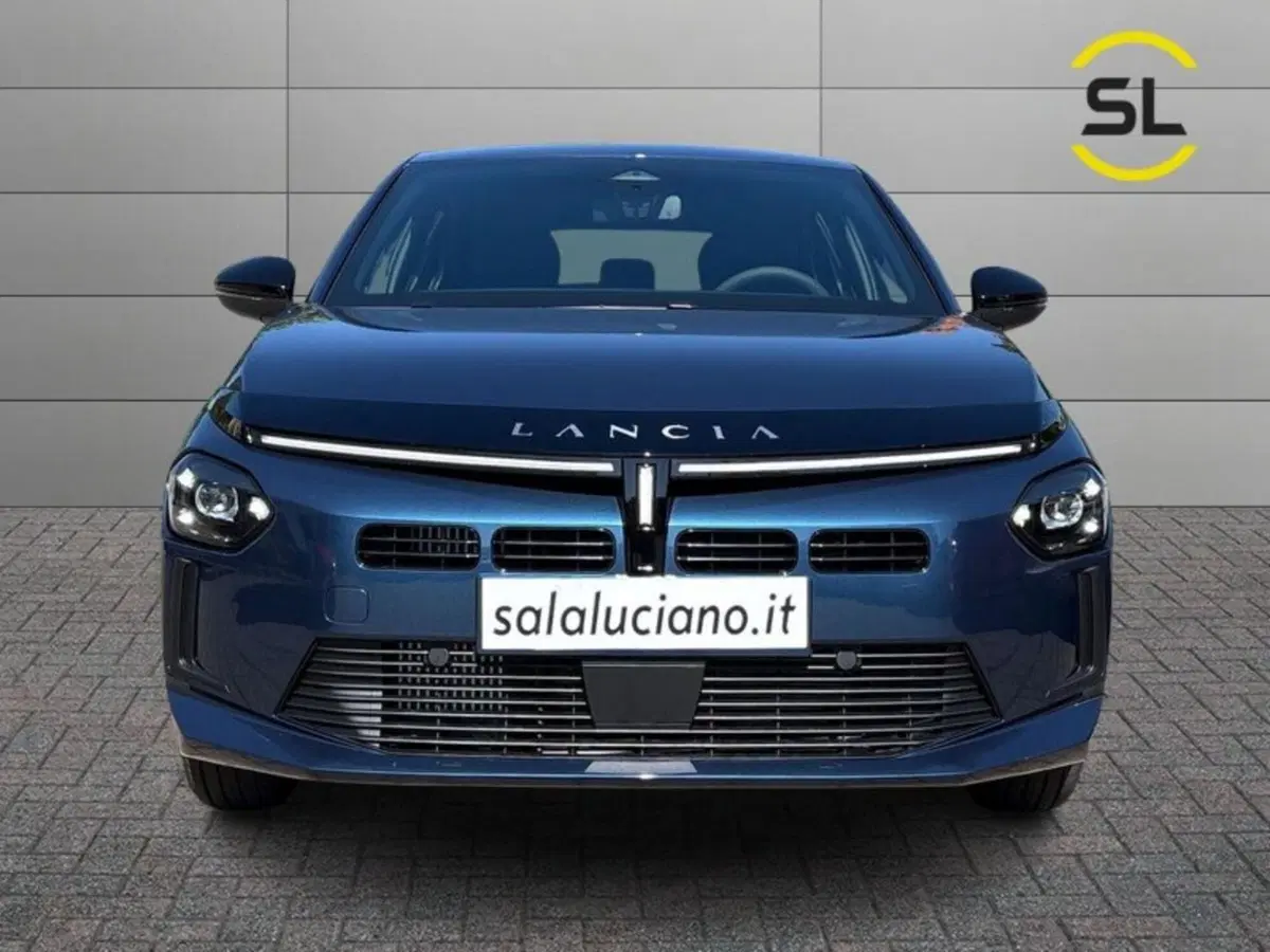 Lancia Ypsilon nuova a Lecco (2)