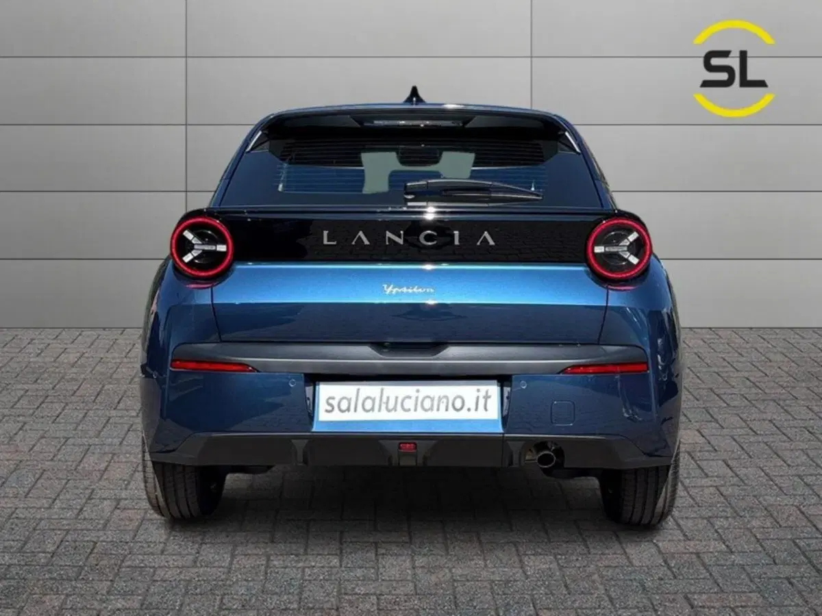 Lancia Ypsilon nuova a Lecco (5)