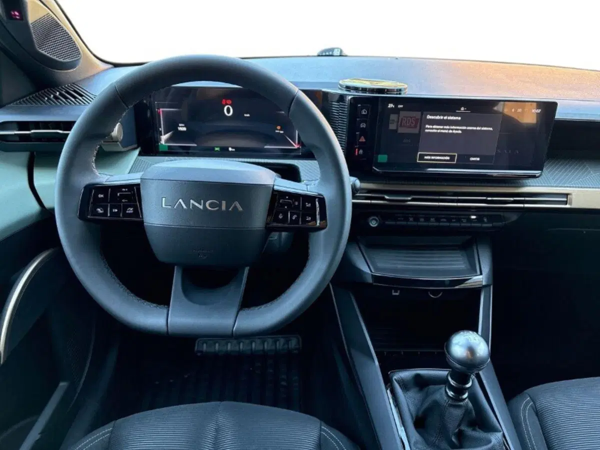 Lancia Ypsilon nuova a Lecco (8)