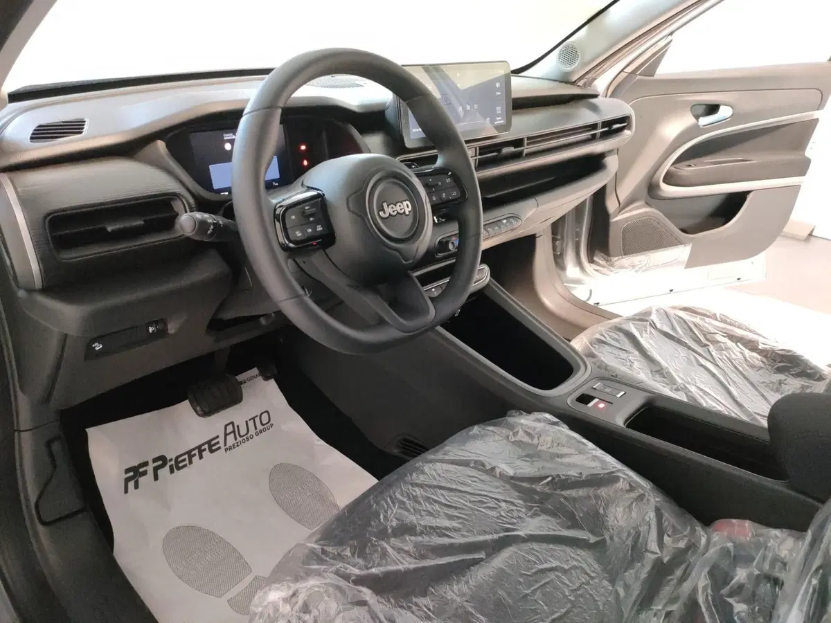 Jeep Avenger nuova a Macerata (11)