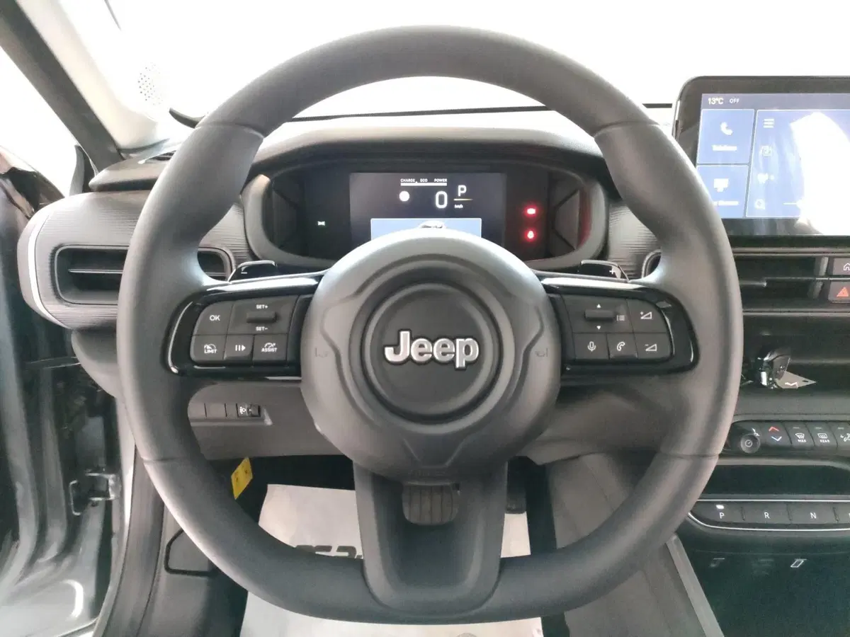 Jeep Avenger nuova a Macerata (17)