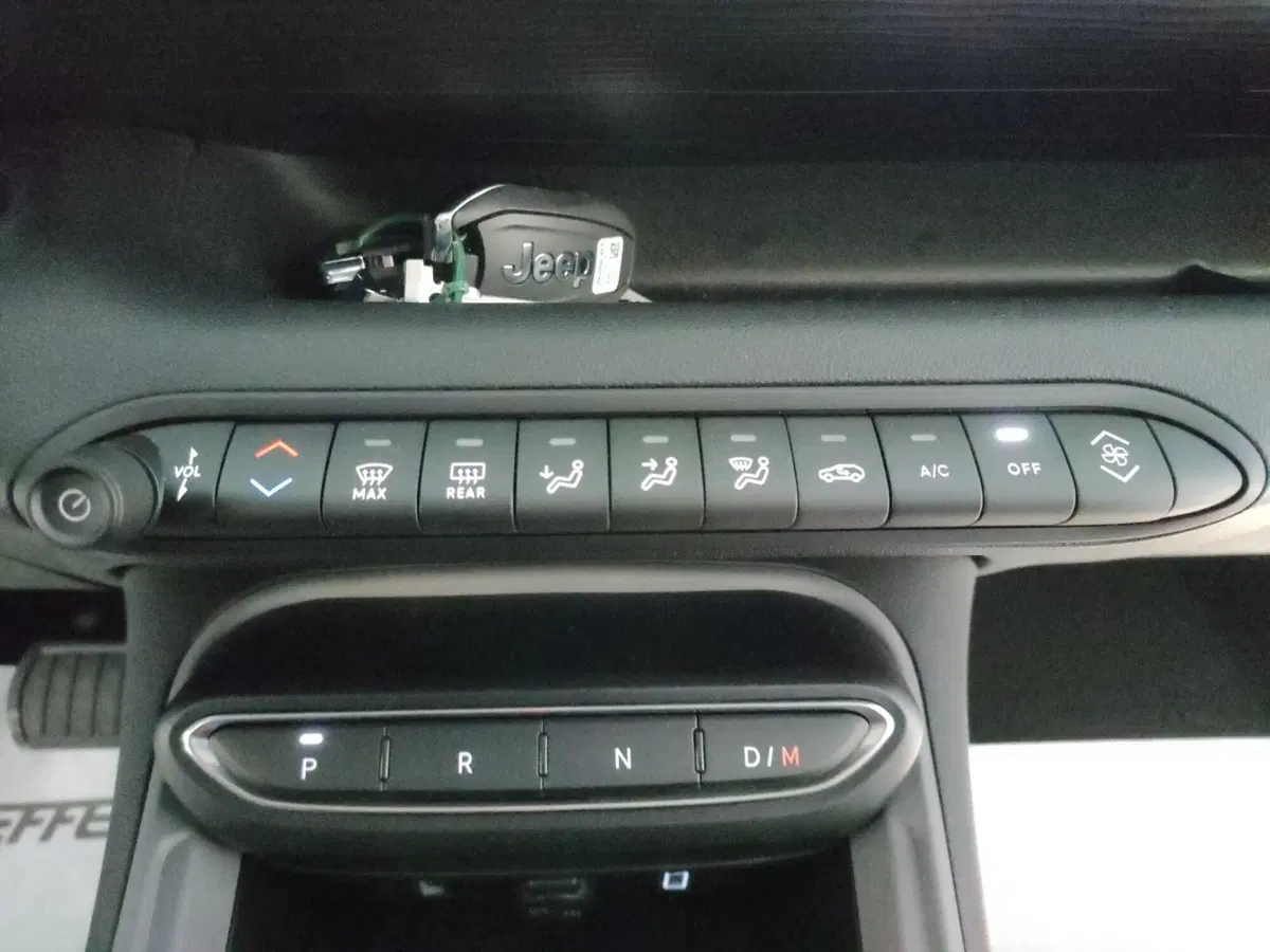 Jeep Avenger nuova a Macerata (20)