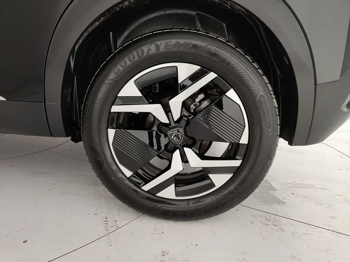 Peugeot 2008 nuova a Caserta (11)