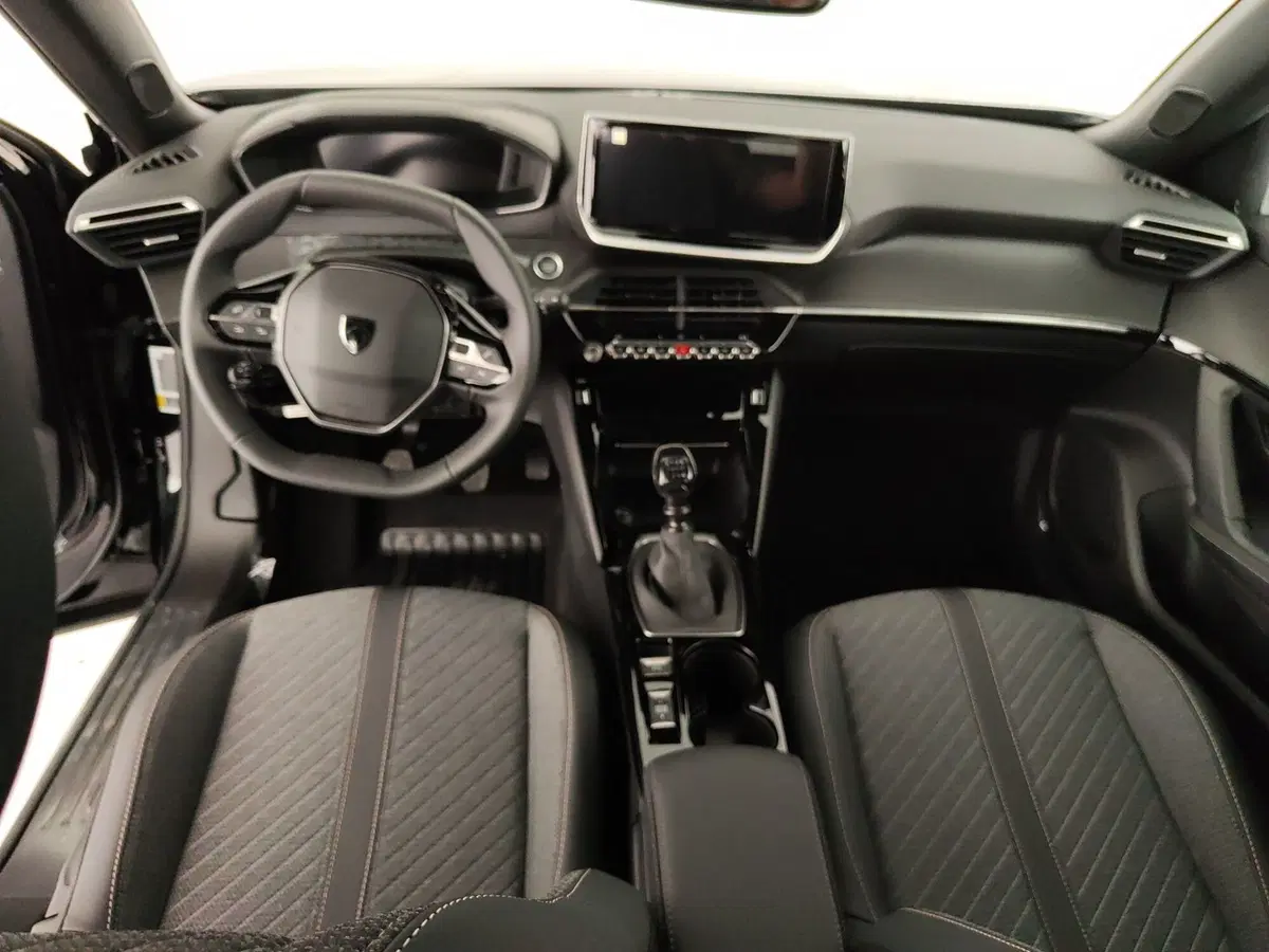 Peugeot 2008 nuova a Caserta (15)