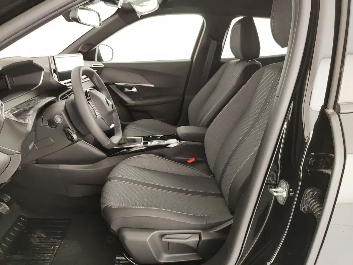 Peugeot 2008 nuova a Caserta (16)