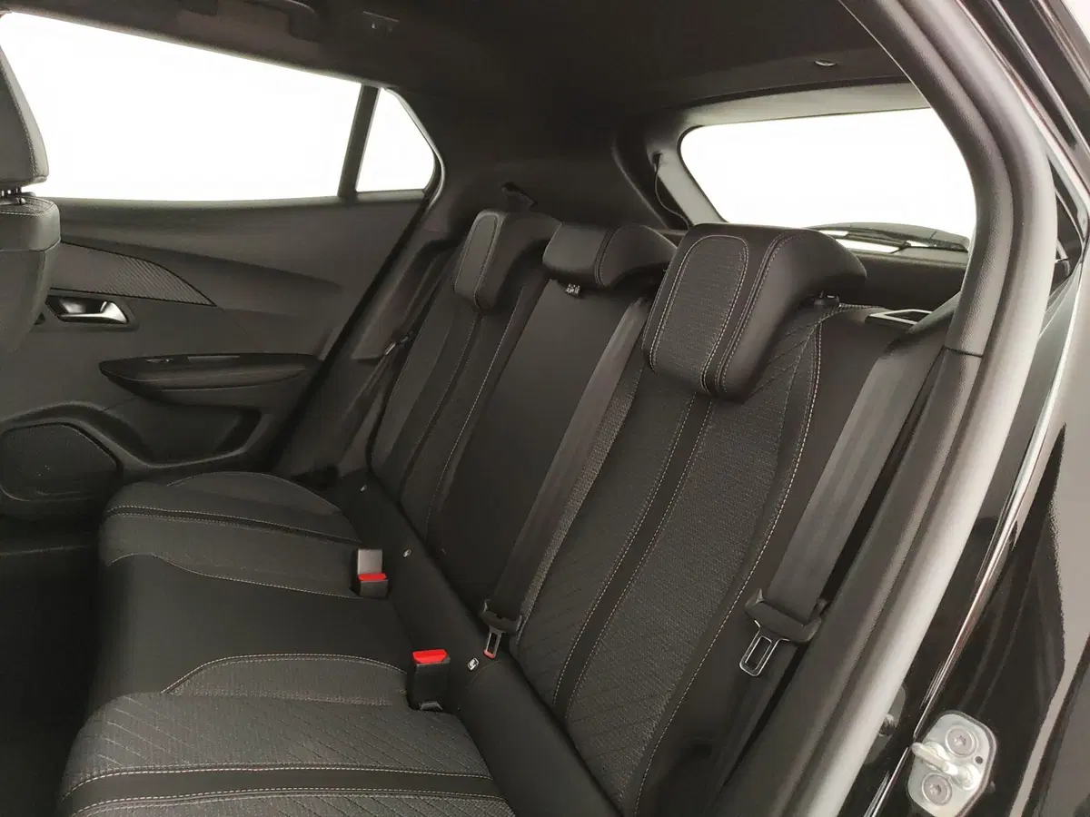 Peugeot 2008 nuova a Caserta (19)