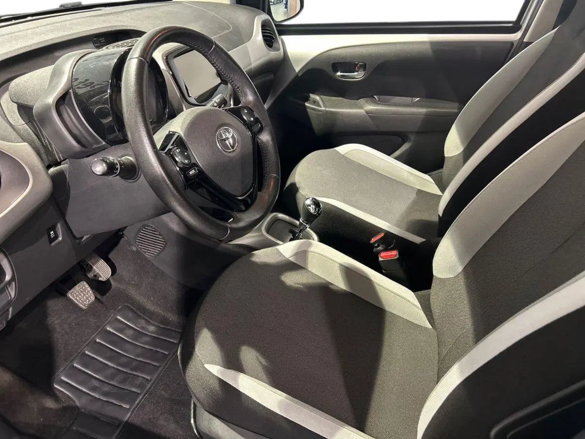 Toyota Aygo usata a Milano (9)